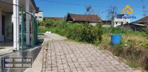 tanah di lingkungan penduduk